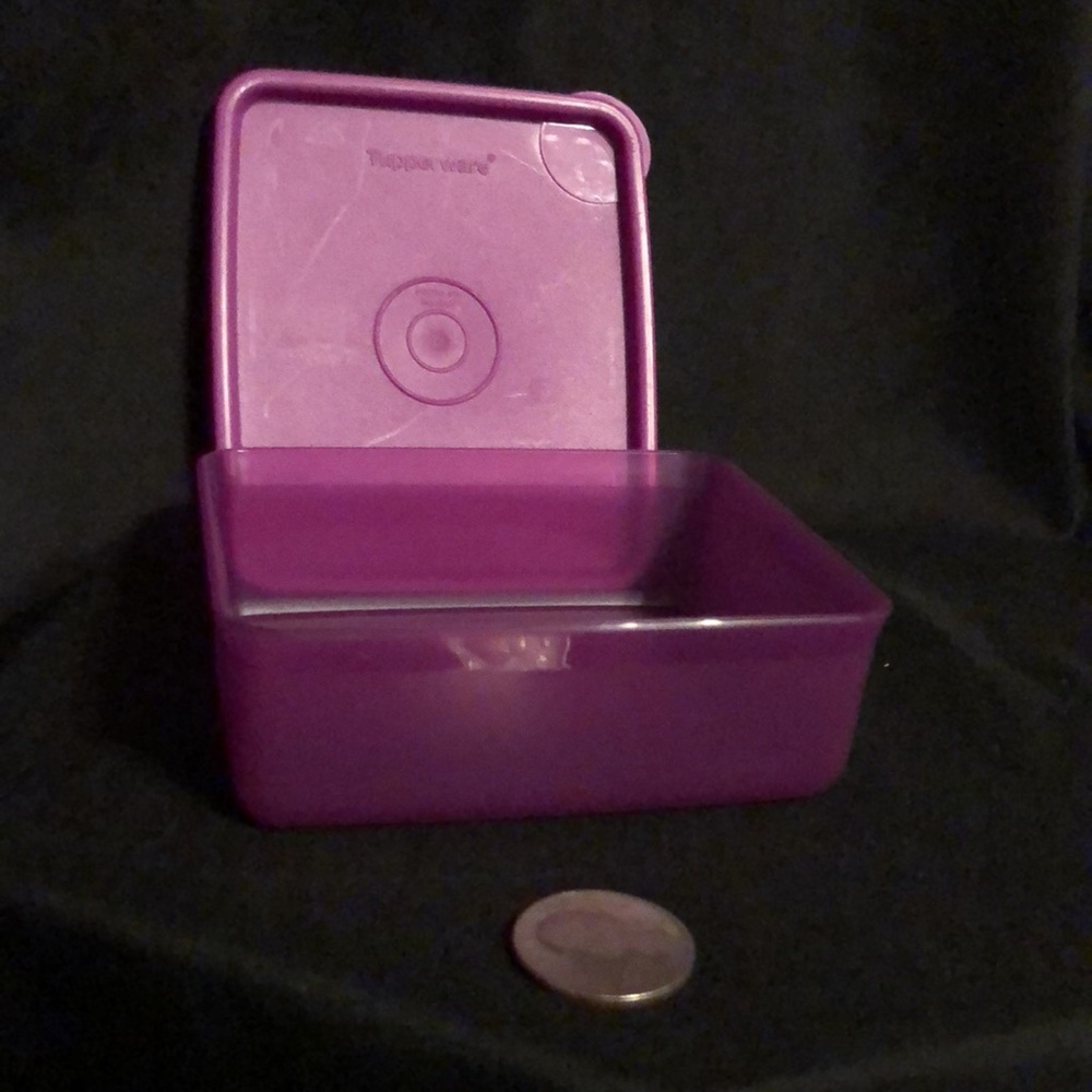 Tupperware Square Away
6oz